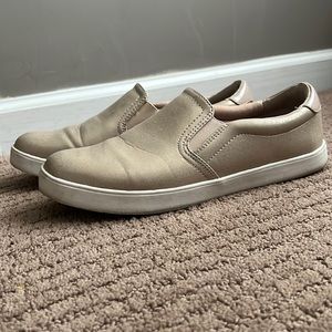 Dr Scholl’s BE FREE womens 9.5 slip on sneaker